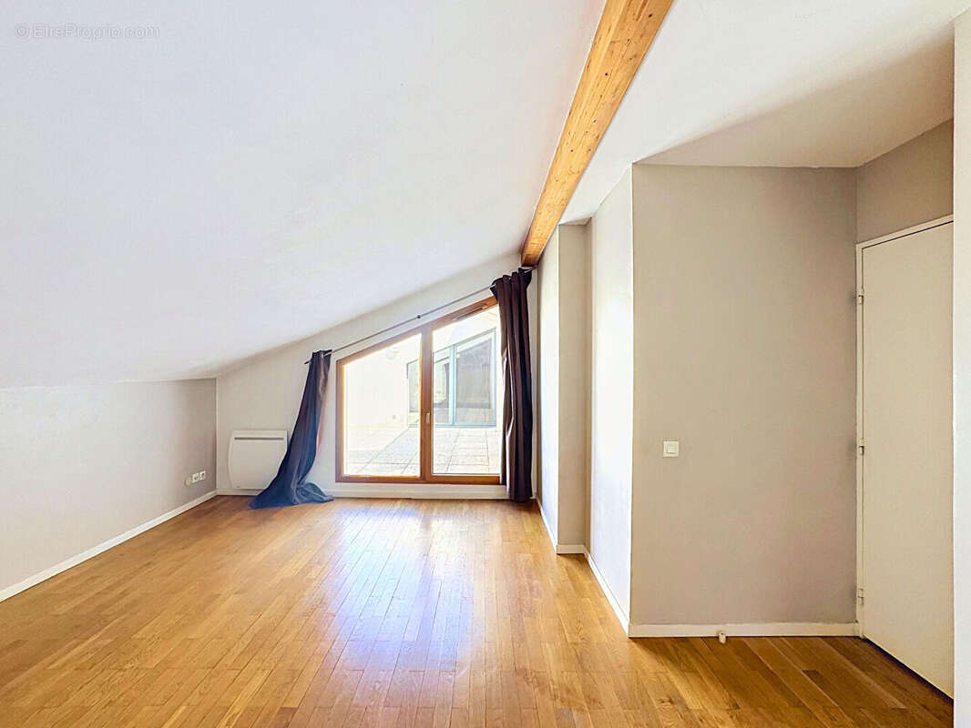 Grand t2 - dernier etage - terrasse - garage - cave - photo 6
