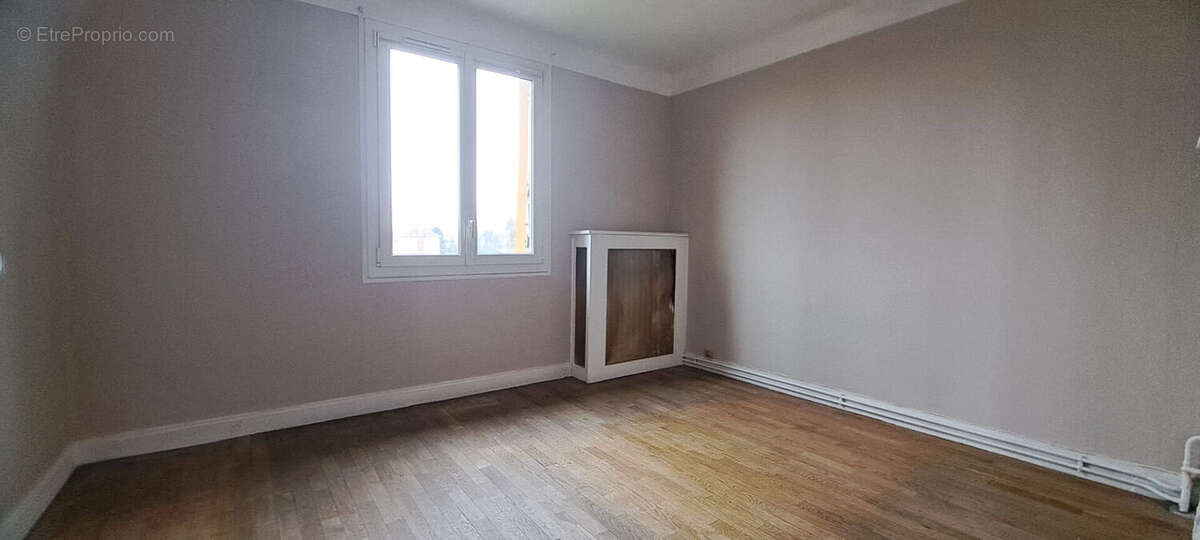 Appartement à VILLETANEUSE