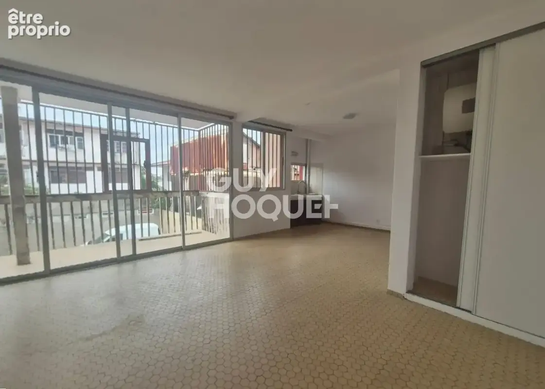 Studio Cayenne avec balcon parking - photo 2