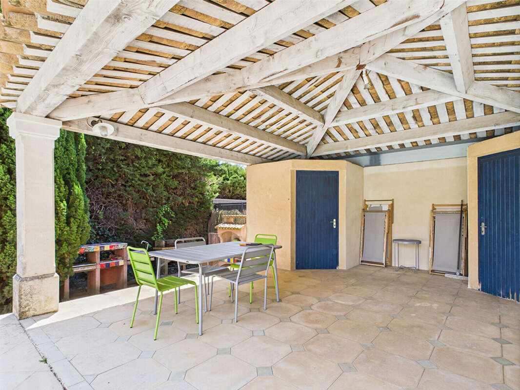 Maison à FONTVIEILLE