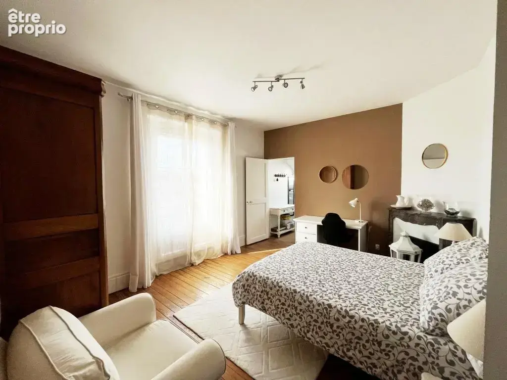 District de SENS, tout commerce à pied:  TRÈS JOLIE MAISON BOURGEOISE de 180 m2  son vaste salon et ses 4 cham - photo 18