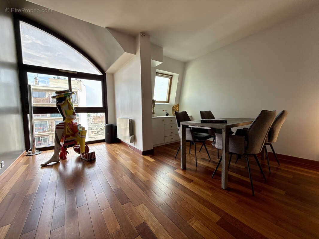 Appartement à CHARENTON-LE-PONT