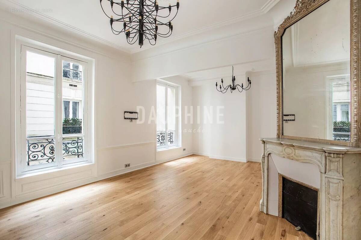 Appartement à PARIS-7E