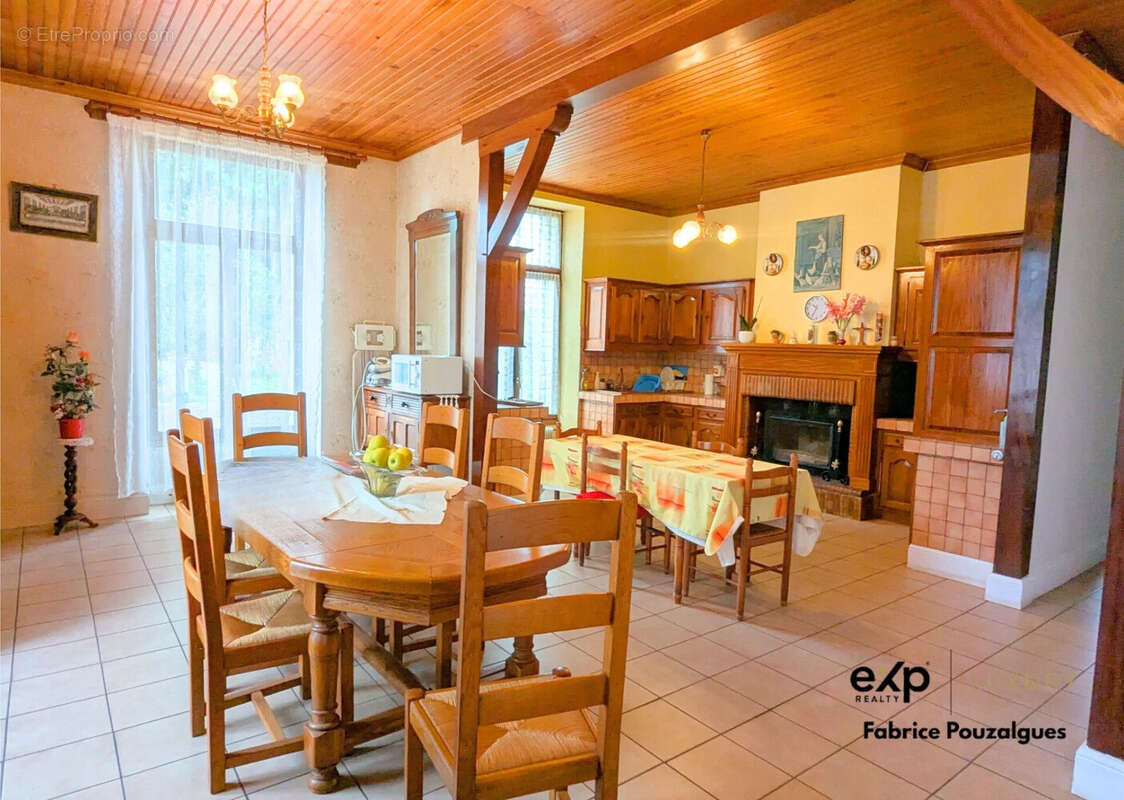 Maison 280 m² à Fargues-Saint-Hilaire  - photo 8
