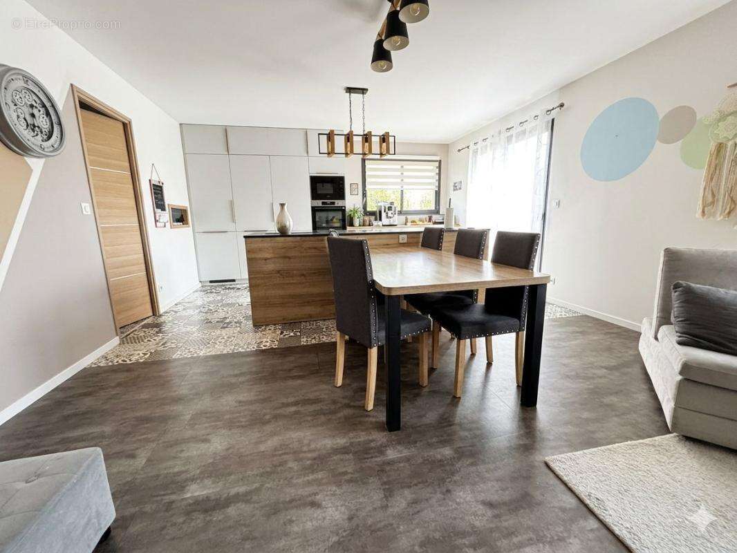 Maison à LA SALVETAT-SAINT-GILLES
