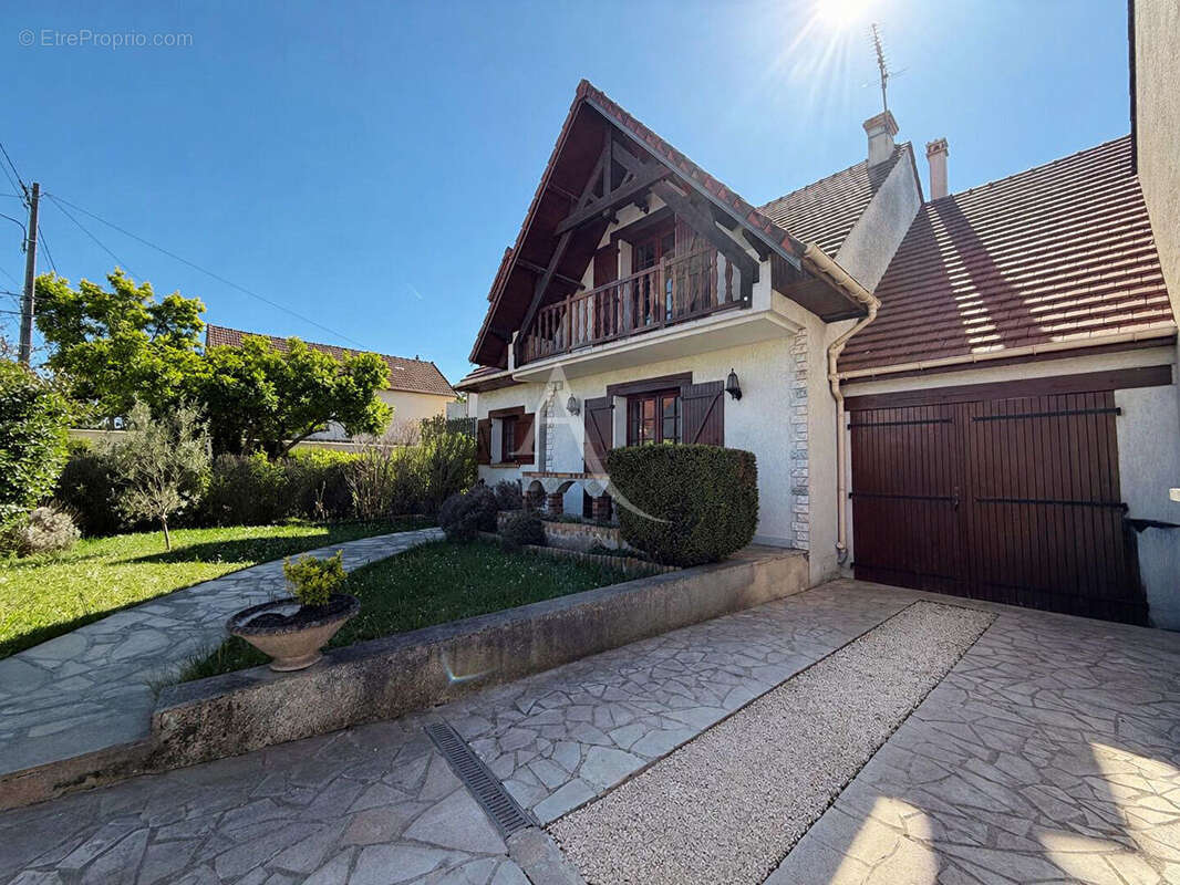 Maison Tremblay En France 5 pièce(s) 128.32 m2 - photo 2