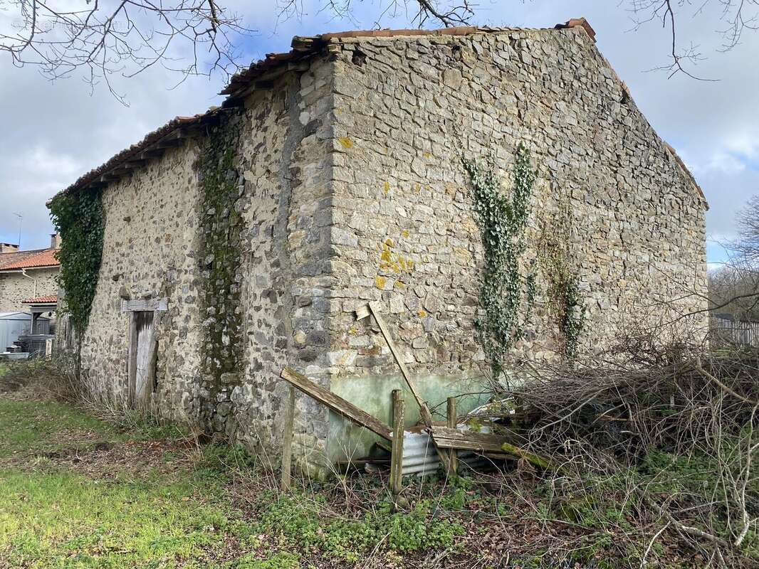 Maison à BUSSIERE-POITEVINE
