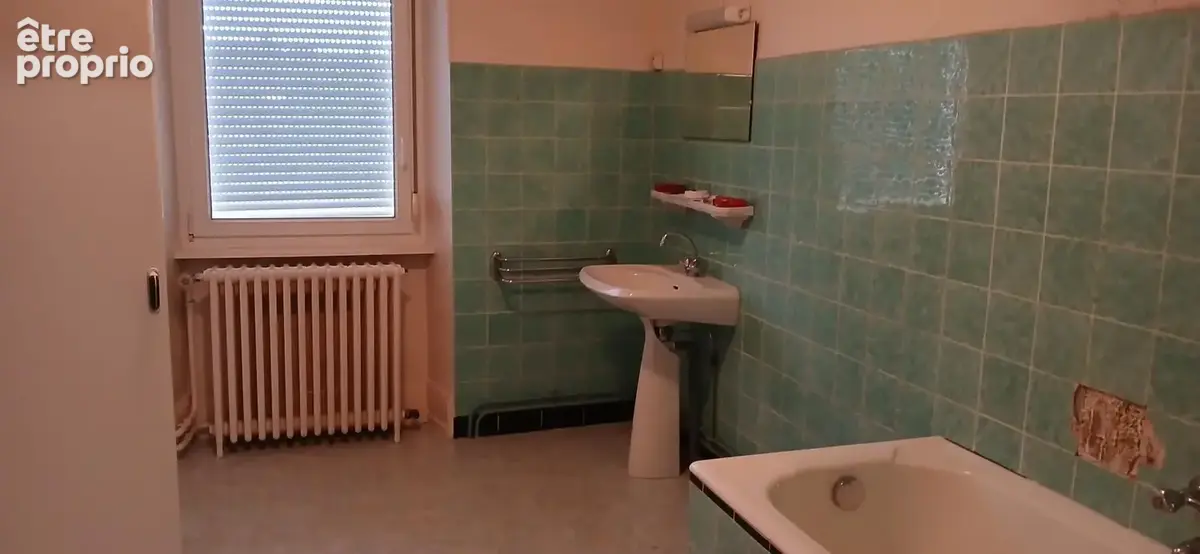 À Valdoie, maison de ville idéalement située avec jardin privatif - photo 12