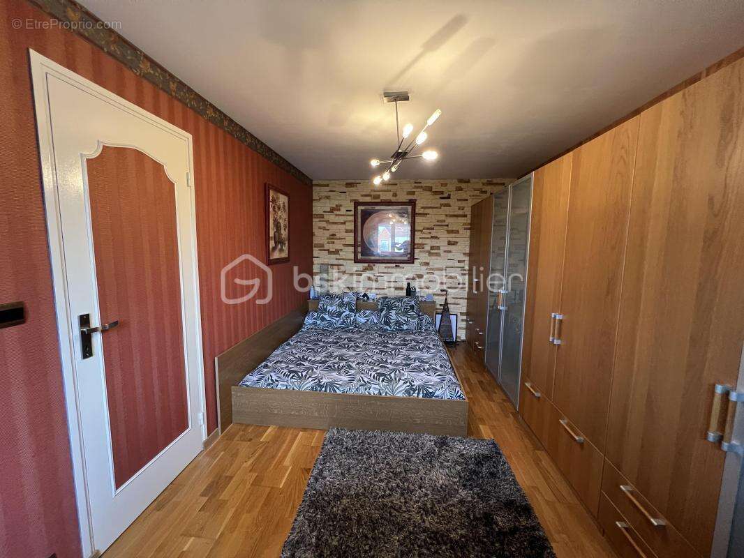 Maison à VOISINS-LE-BRETONNEUX