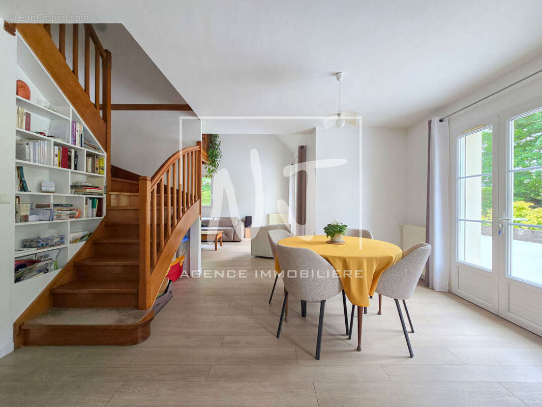 Maison familiale à vendre à Savennières avec atelier / garage aux portes d'Angers - photo 5