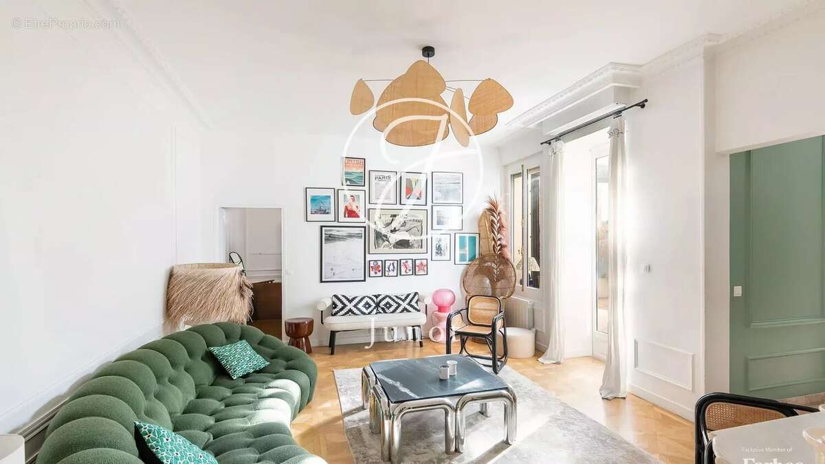 Appartement à PARIS-16E