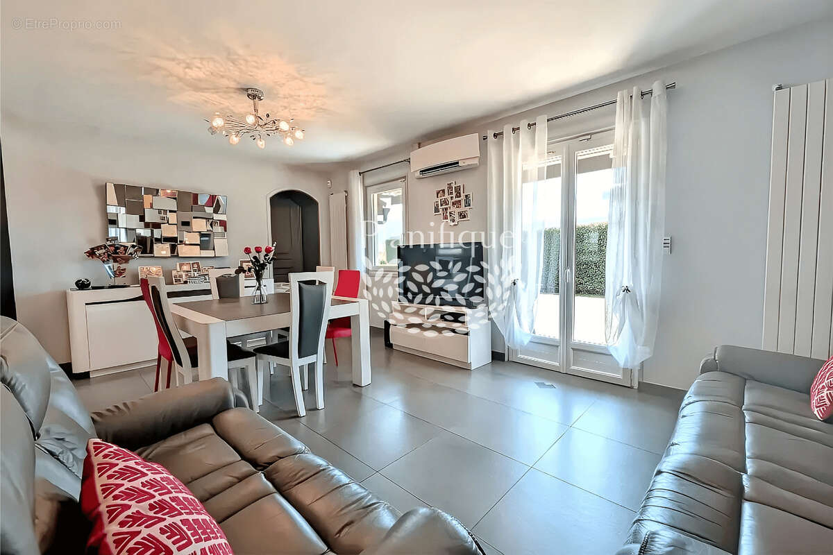 Maison à VETRAZ-MONTHOUX