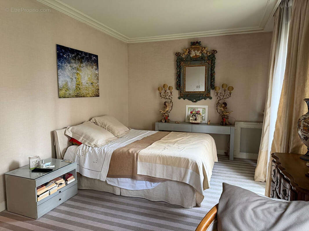 Appartement à NEUILLY-SUR-SEINE