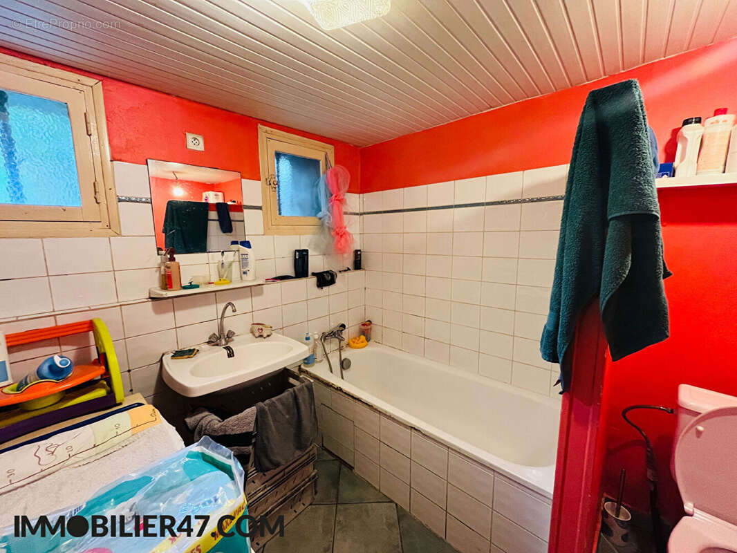 Maison à TOMBEBOEUF