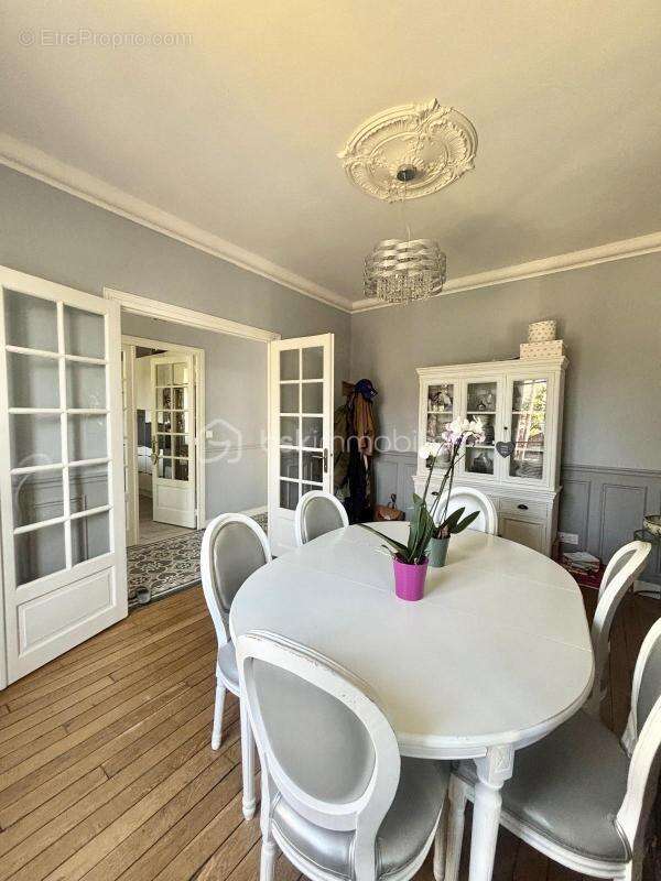 Maison à VERRIERES-LE-BUISSON