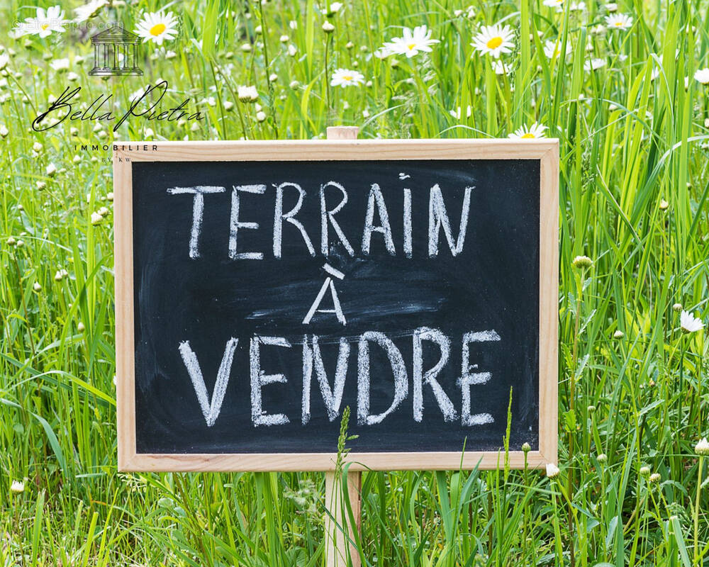 Terrain à LES MATELLES