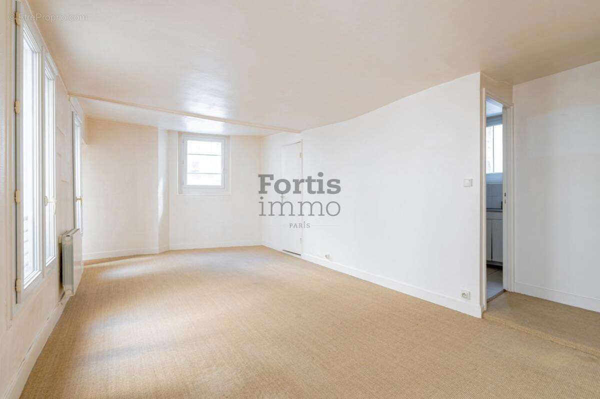 Appartement à PARIS-3E