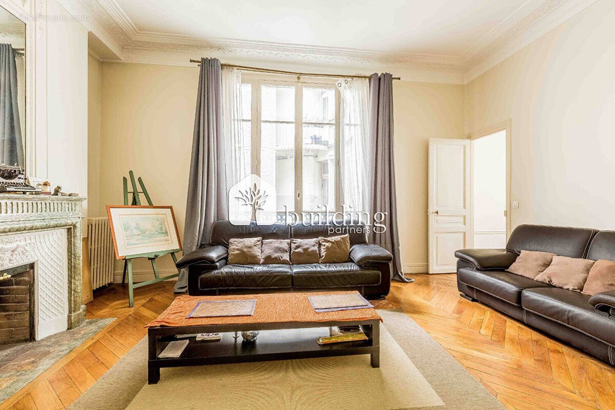 Appartement à PARIS-17E