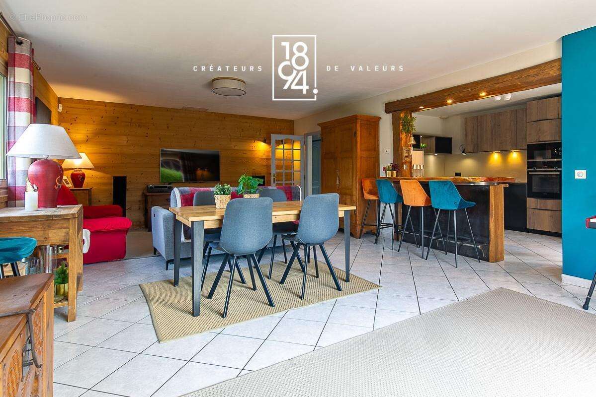 2 Maison T7 à vendre Enchastrayes 04 (04400)  128 m²  Terrasse, Garage, Carport, Jardin  - photo 3