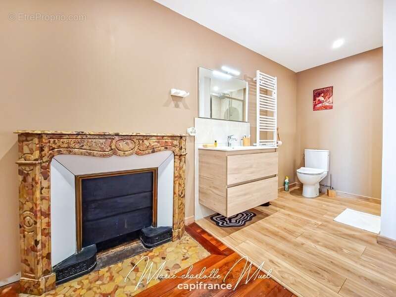 Maison à BAGE-LE-CHATEL