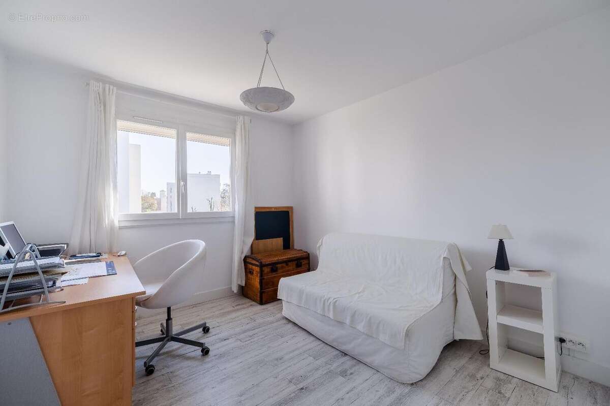 Appartement 95 m² à Decines-Charpieu  - photo 8