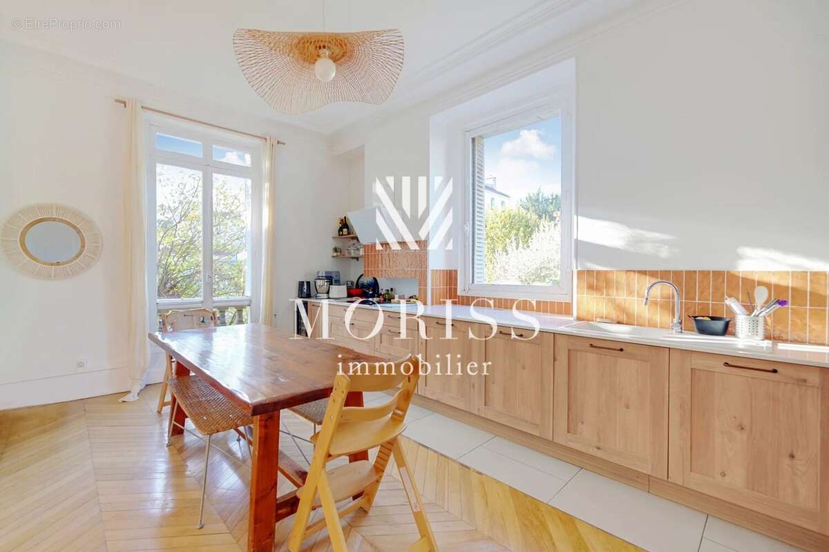 Appartement à CHARENTON-LE-PONT