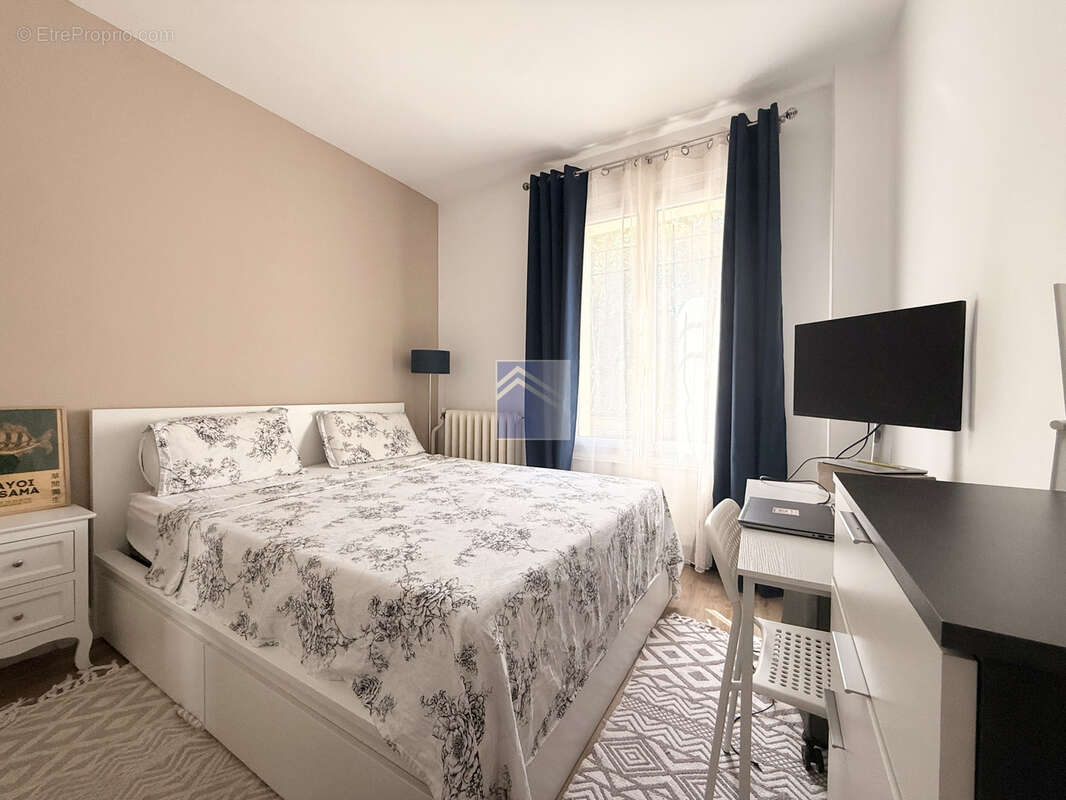 Appartement à COURBEVOIE