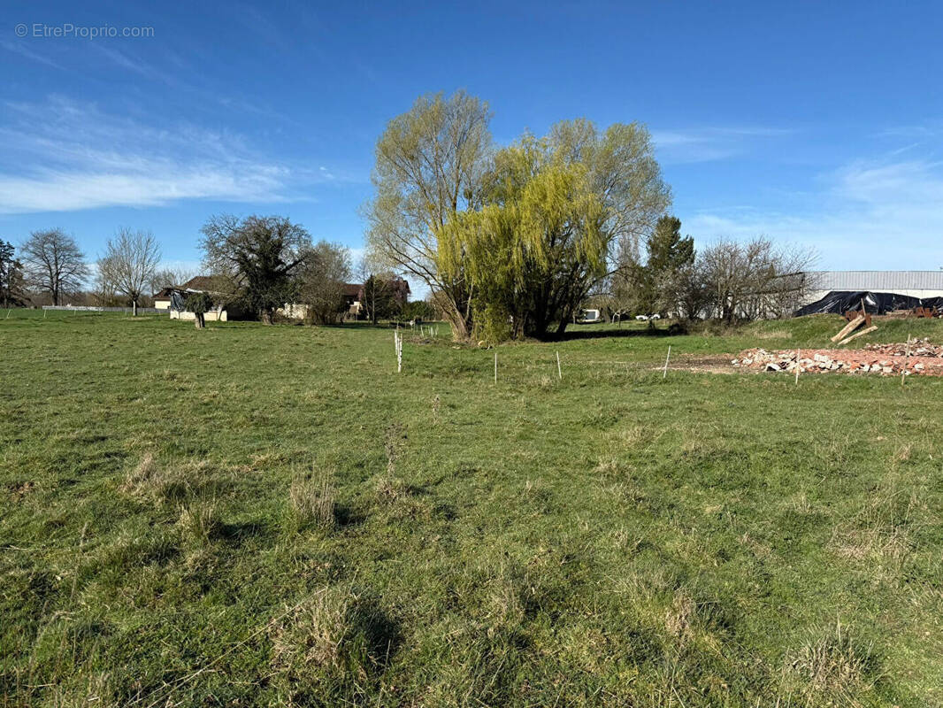 Terrain à SAINT-MARTIN-DU-MONT