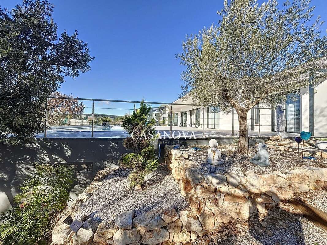 entre Gignac et Montpellier belle contemporaine avec piscine - photo 10