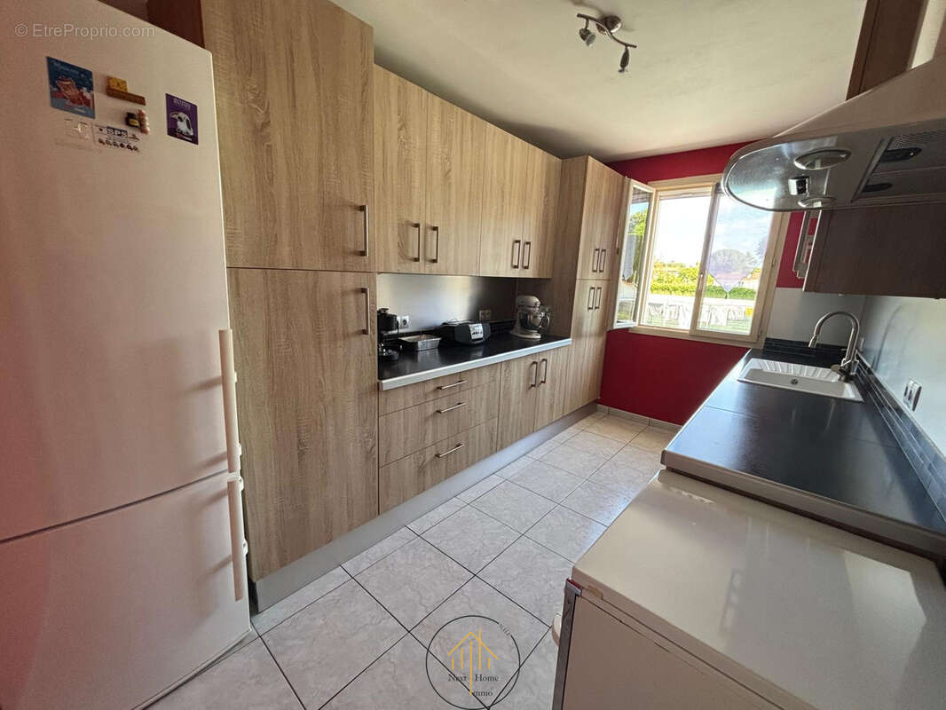 Maison 3 chambres, piscine, garage, terrain clos et arbore - photo 4