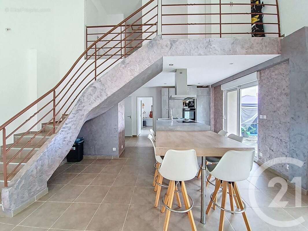 Maison à SAINT-PIERRE-DE-CHANDIEU