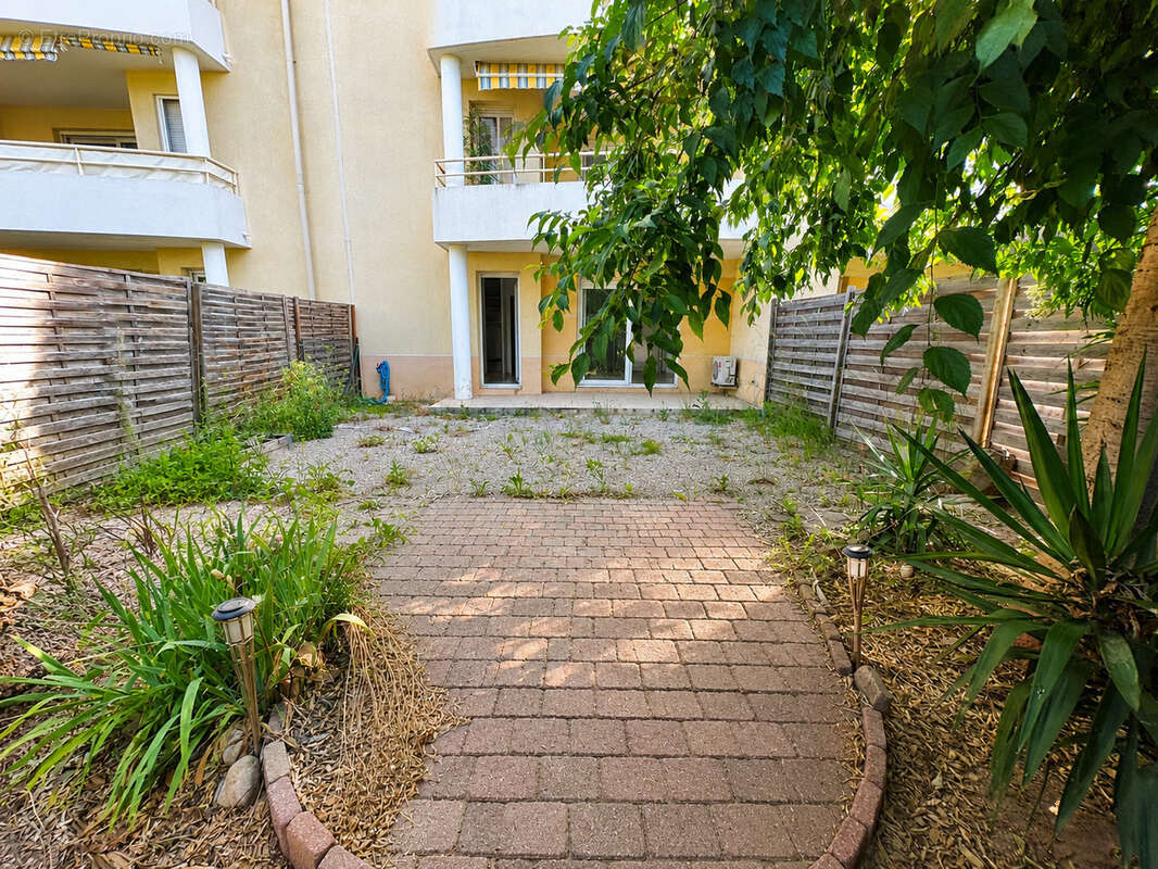 Appartement T2 RDC + JARDIN proche toutes commodités - photo 3
