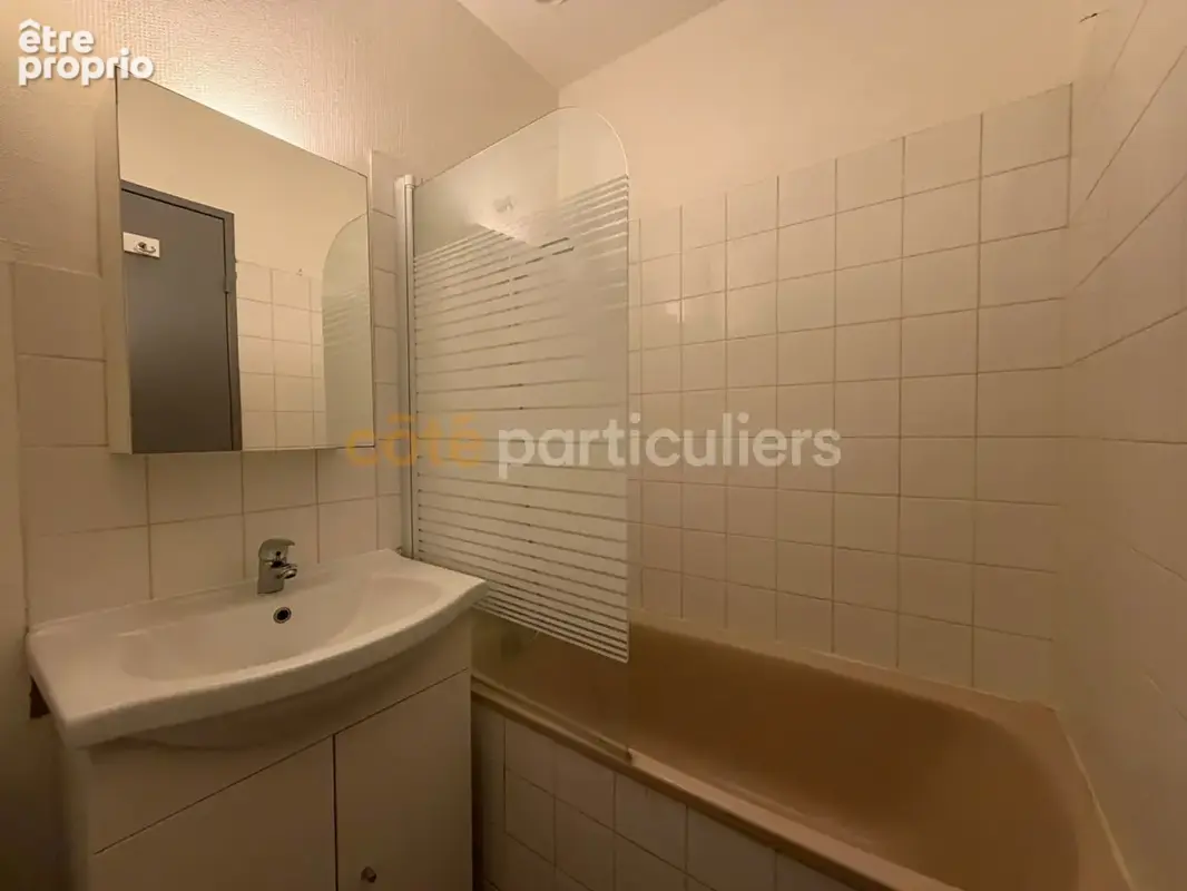 Nantes - - place mellinet - - studio 24m2 - - dernier étage - - calme - photo 7
