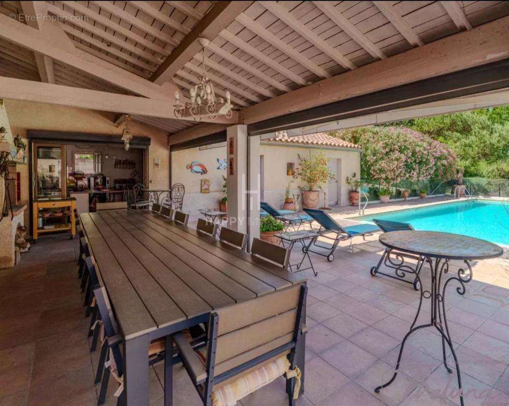 Maison à FONTVIEILLE