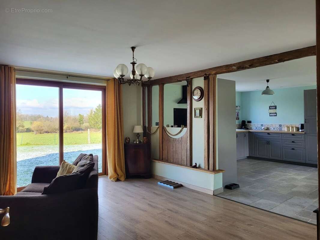 Maison à SAINT-PRIEST-LA-PLAINE