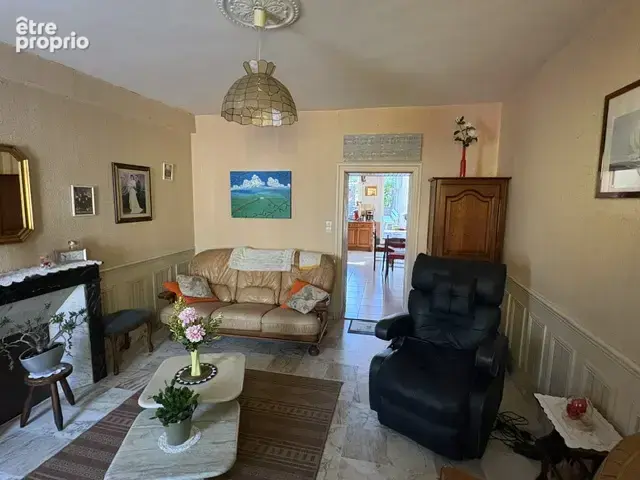 A vendre à Tiffauges belle maison de bourg 112 m2 +dépendance +terrain constructible 194000 frais d'agence inc - photo 3