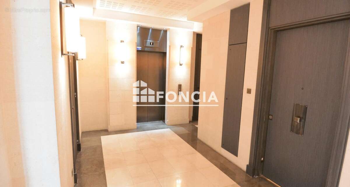 Appartement à PARIS-7E