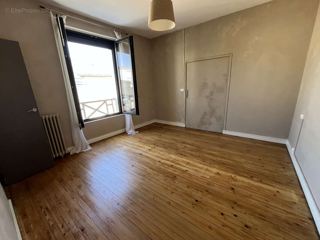 ref 108005 THOUARS centre ville . Magnifique maison de caractère de 125 m2 quatre chambres. - photo 22
