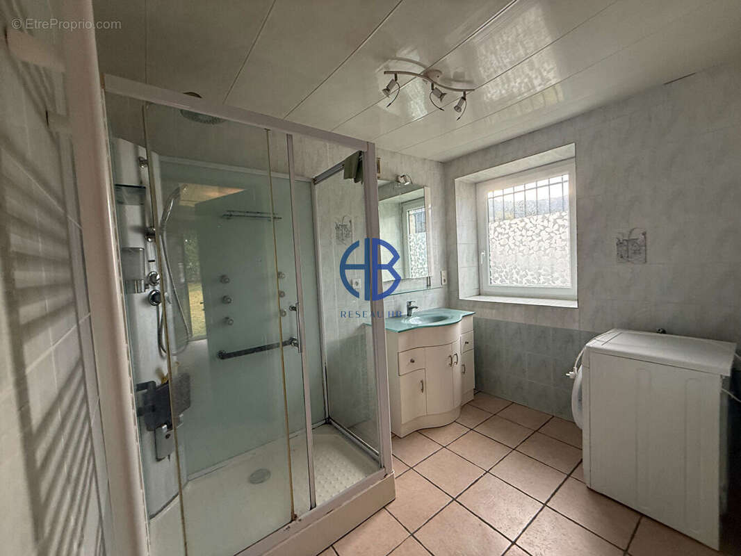 Maison avec dépendances sur 900 m2 de terrain - photo 4