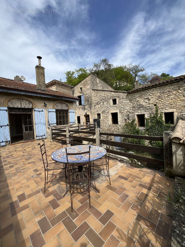Maison à MONTJOUX