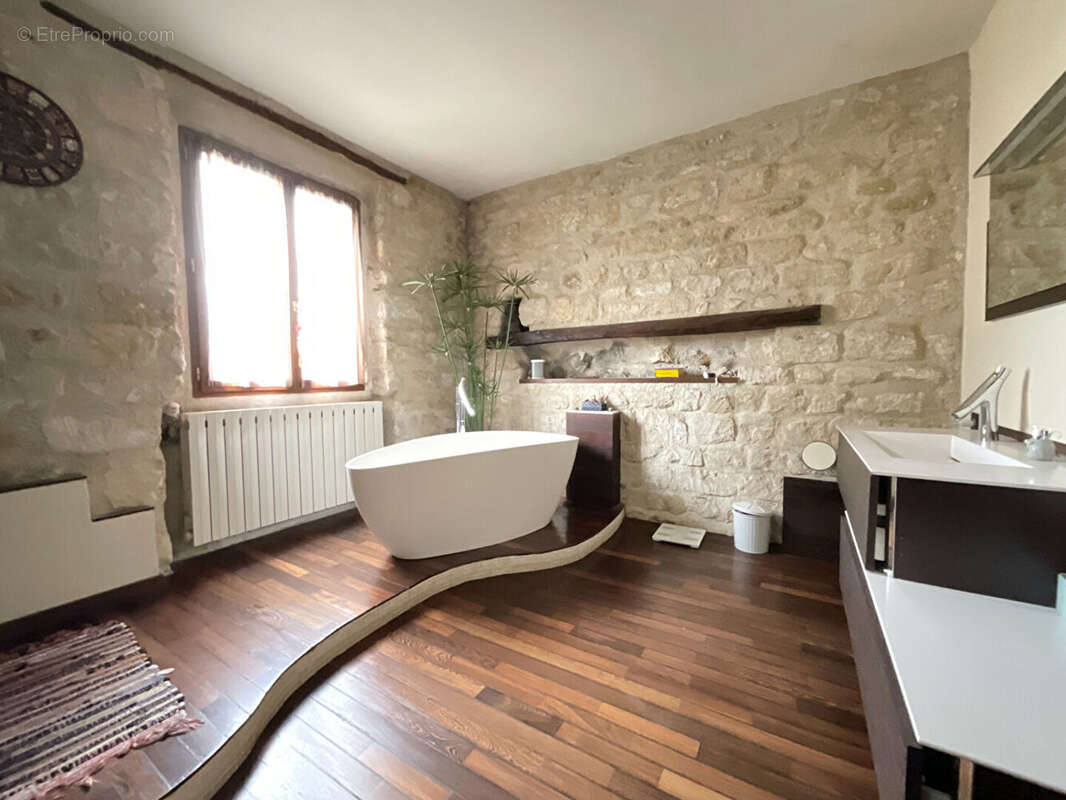 Maison à MAURECOURT