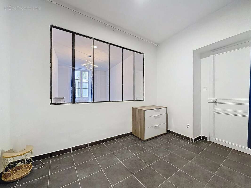 Appartement à MARSEILLE-1E