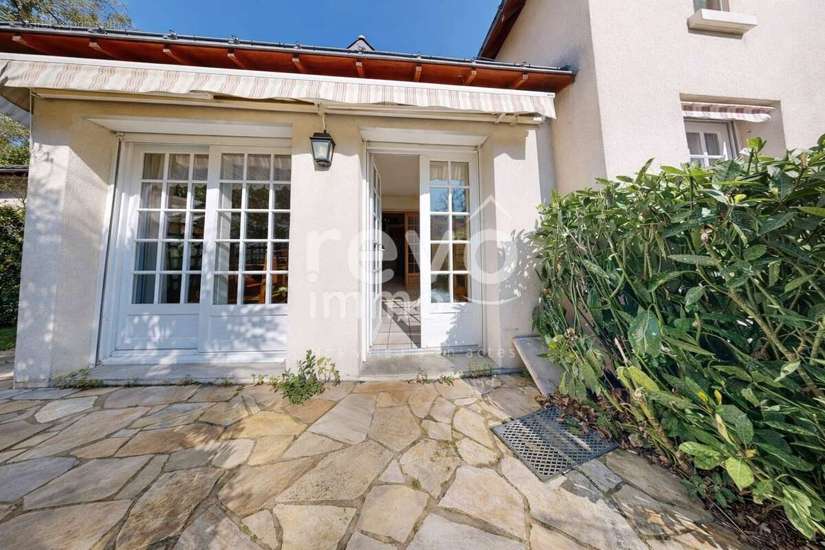 Maison à MONTREUIL-JUIGNE