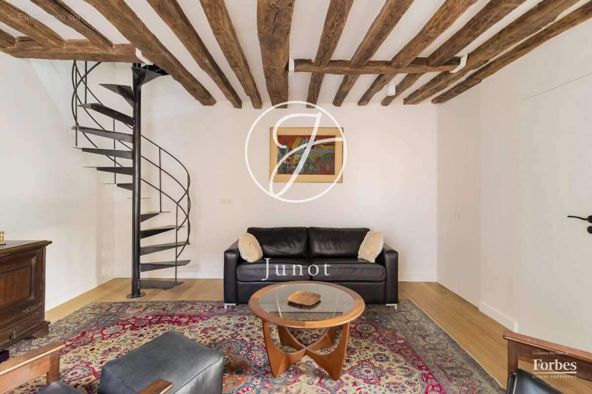 Paris 7e - CARRÉ DES ANTIQUAIRES - Duplex à vendre - 2 pièces - 39,24m² Carrez - 57,53m² au sol - 1 chambre - Dernier étage. - photo 4