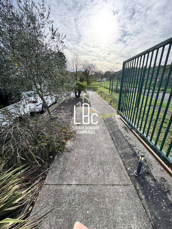 Commerce à SAINTE-LUCE-SUR-LOIRE