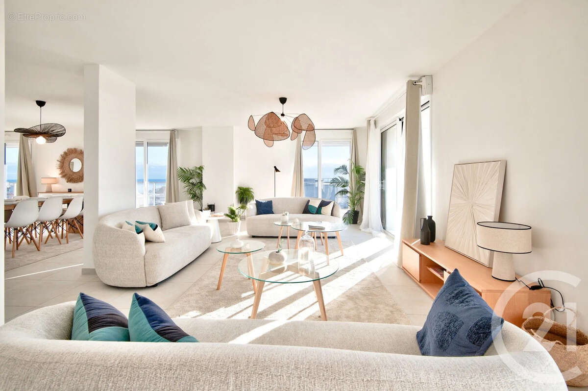 Appartement à SAINT-LAURENT-DU-VAR