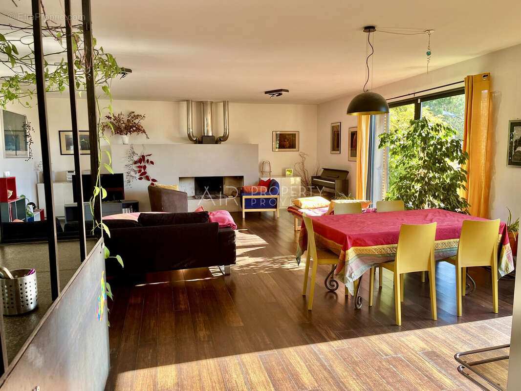 Maison à LA TOUR-D'AIGUES