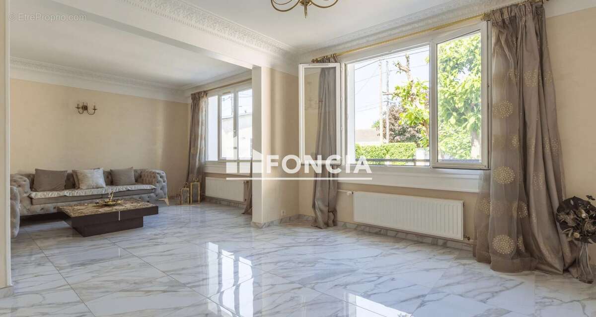 Maison à CHILLY-MAZARIN