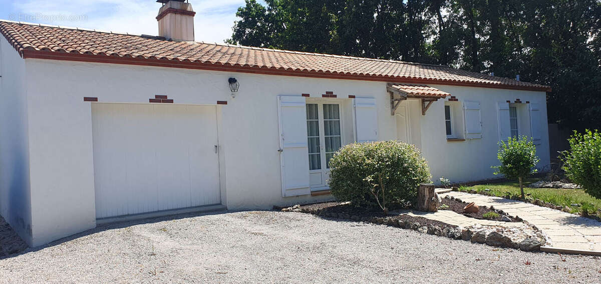 Challans - Maison 5 pièces 82 m2 - Terrain 985m² - photo 12