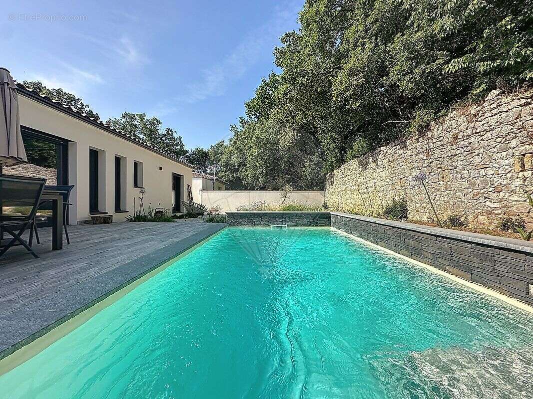 Maison à LA CALMETTE